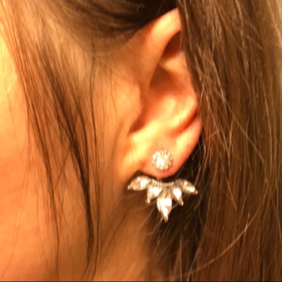 NEW!!💙💎BEAUTIFUL CRYSTAL CZ EARRINGS!!💎💙LOVE!! - Picture 6 of 8